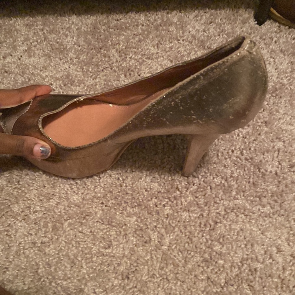 Gold high heels - Picture 2 of 3